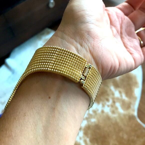 3/30$ Beautiful fashionable gold bracelet - Picture 3 of 3